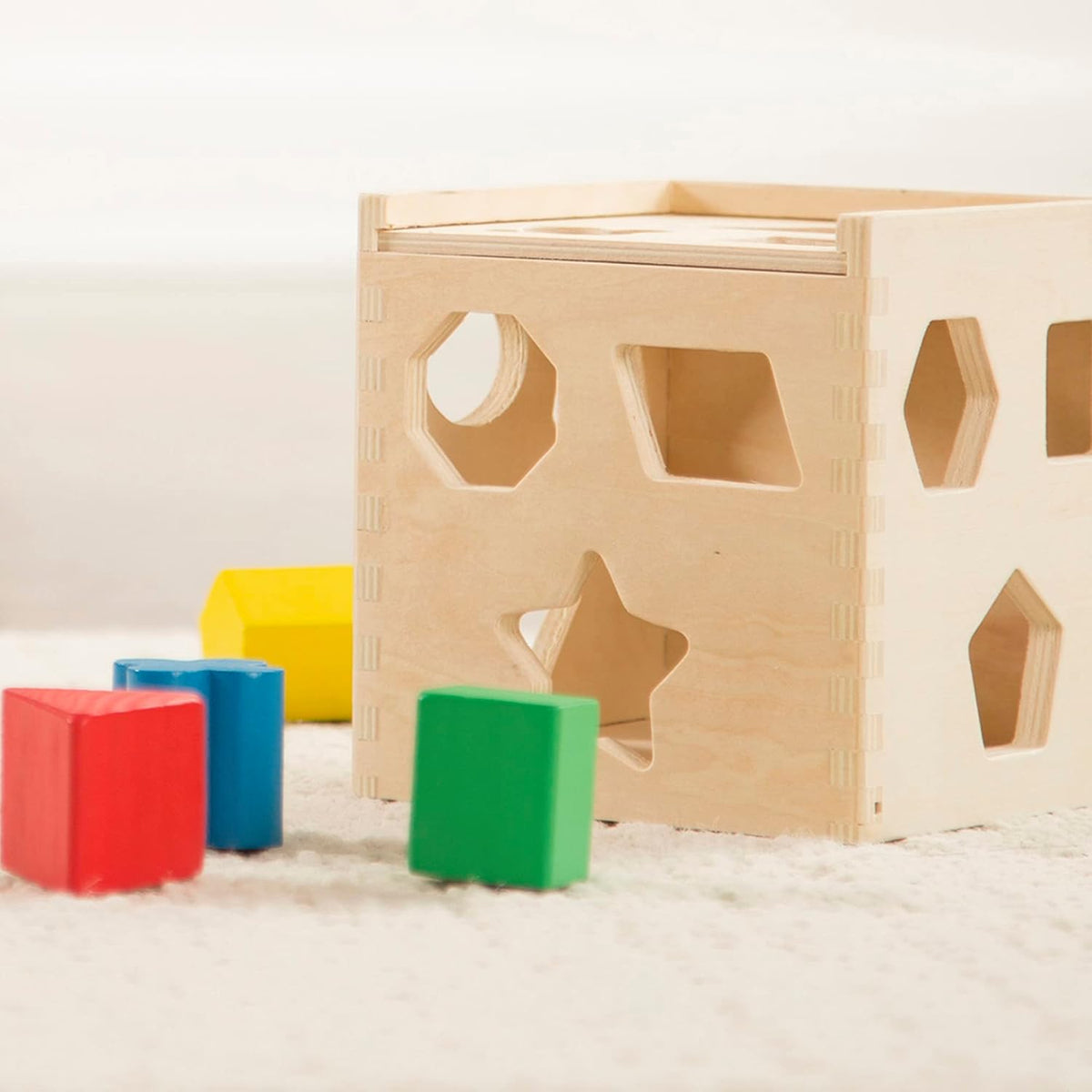 Melissa & Doug Cubo Clasificador de Formas, Juguete de Madera, Juguete Clásico de Desarrollo, Piezas Fáciles de Agarrar (12 Piezas)