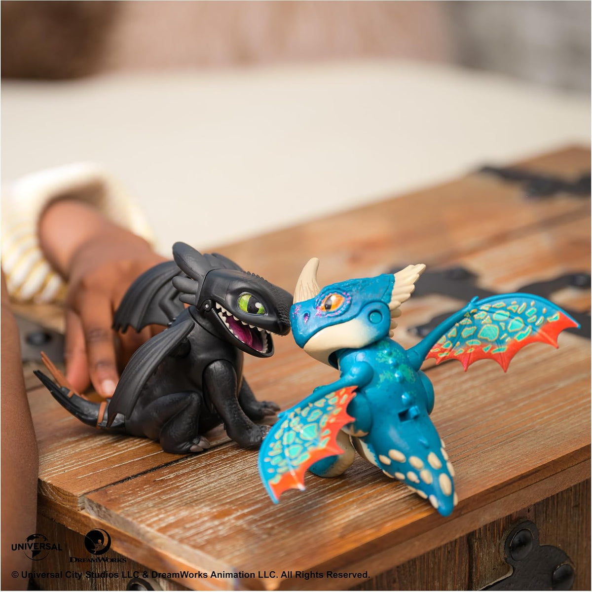 DreamWorks Dragons, How to Train Your Dragon, Roaring Minis Deadly Nadder, Juguete de dragón Interactivo con 25 Sonidos, Juguetes para niños y niñas a Partir de 4 años