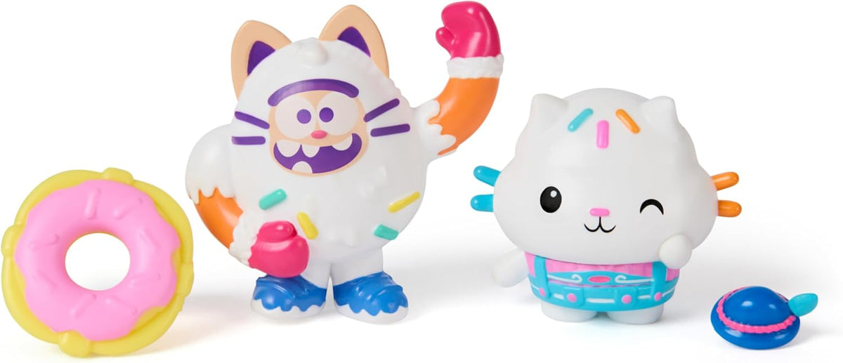 Gabby's Dollhouse: Juego de Figuras de la película Kuchi & Cookie Bobby con 2 Accesorios, para niños a Partir de 3 años