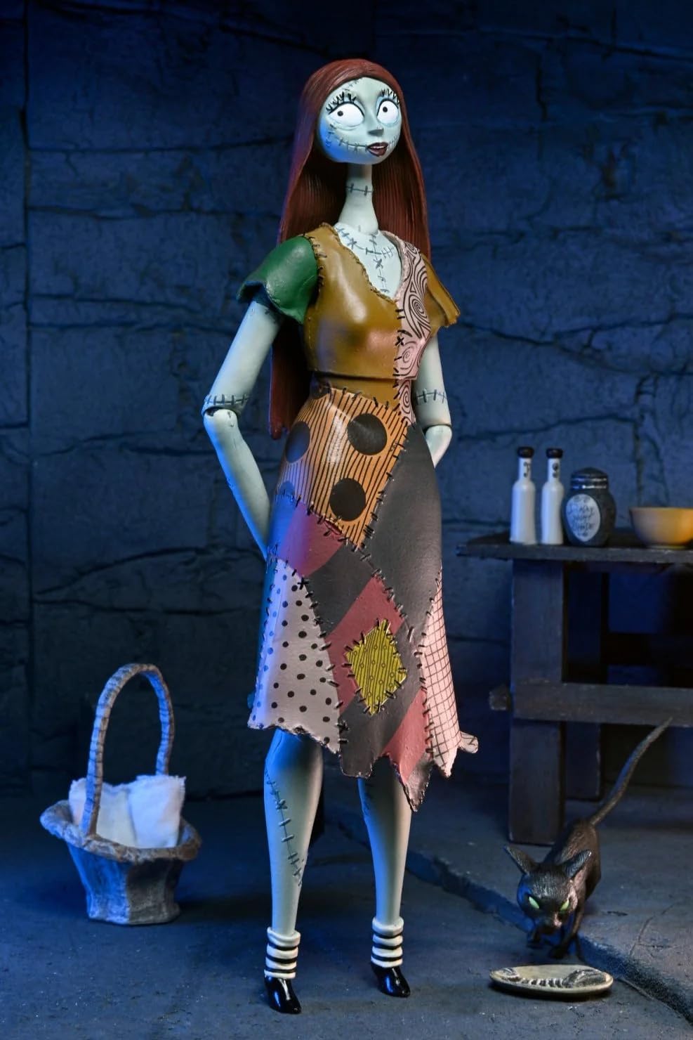 Disney Tim Burton's The Nightmare Before Christmas - Figura de acción de escala Ultimate Sally de 7 pulgadas