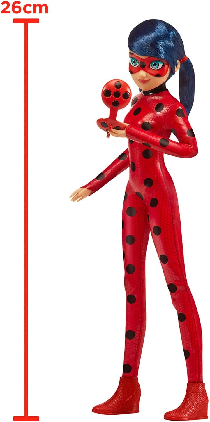 BANDAI Miraculous Ladybug and Cat Noir Toys Catarina Fashion Doll | Muñeca articulada de Catarina de 26 cm con Accesorios Kwami | Figura de Catarina de superhéroe Adolescente | Gama de muñecas