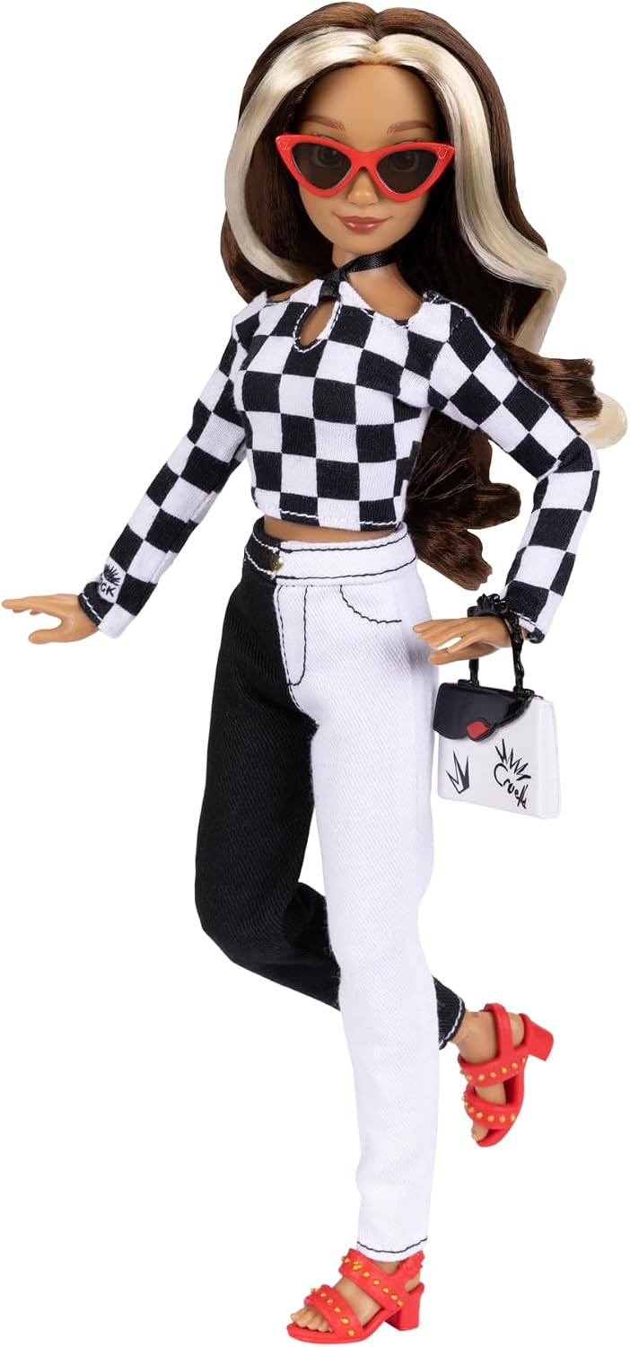 Disney ILY 4Ever Dolls Cruella de 11.5 Pulgadas de Alto con 13 Puntos de articulación, Dos Conjuntos completos de Mezcla y combinación y Anillo de Mickey Brillante para ti