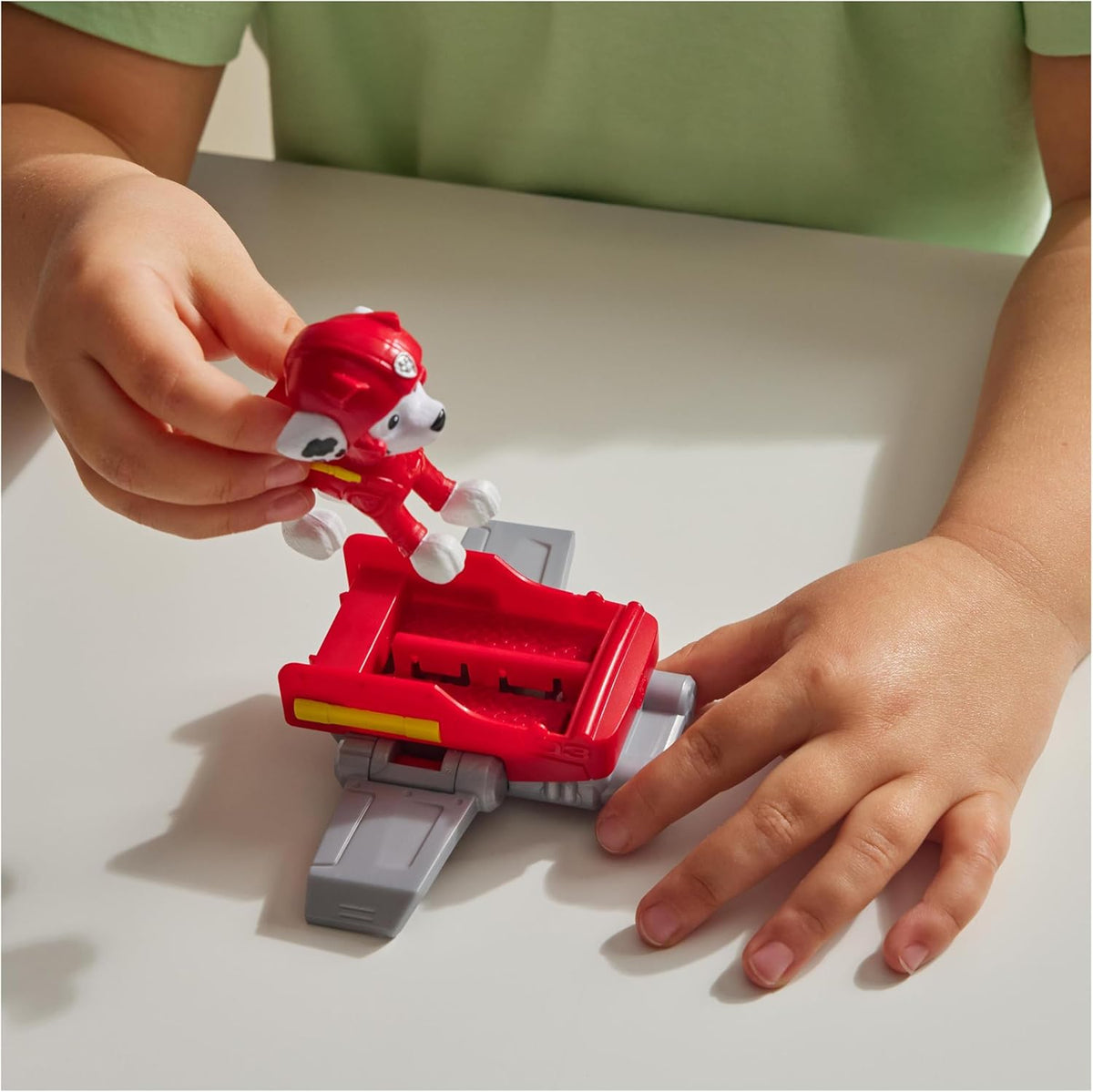 Paw Patrol: Action Pups, Figura de acción de Marshall y avión aerodeslizador con alas Plegables, Juguetes para niños y niñas a Partir de 3 años