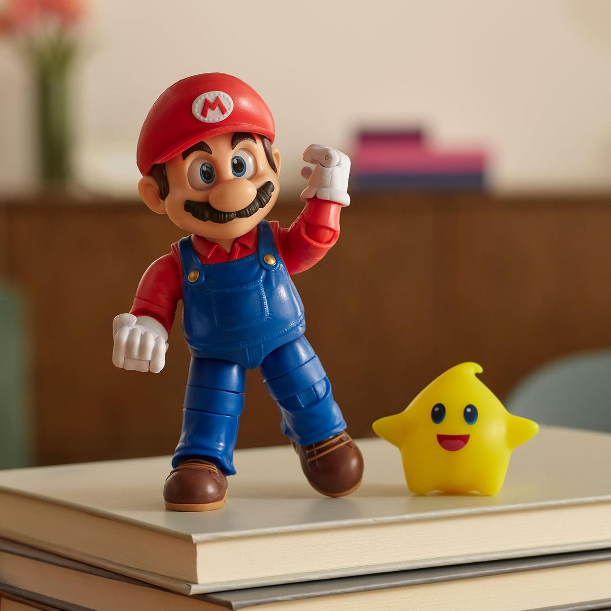 Jakks Pacific Super Mario Galaxy Movie Figura Mario 5 Pulgadas con Estrella Luma Que Brilla en la Oscuridad, 22 Puntos de Articulación, Ojos Acrílicos, Coleccionable, +3 Años