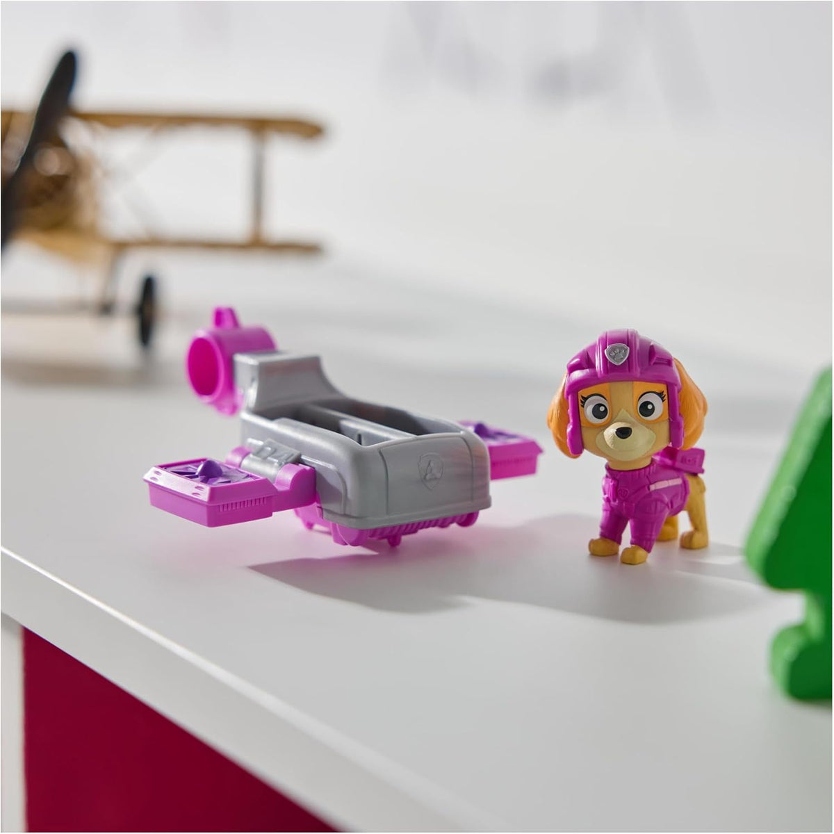 Paw Patrol: Action Pups, Figura de acción de Skye y avión aerodeslizador con alas Plegables, Juguetes para niños y niñas a Partir de 3 años