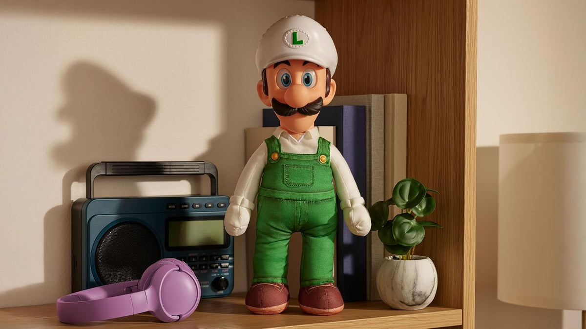 Jakks Pacific Super Mario Galaxy Movie Peluche Fire Luigi Articulable 15 Pulgadas con Ojos Acrílicos, Edición Coleccionable, +3 Años