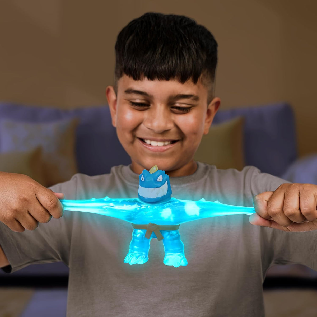 Goo JIT Zu Hero Creator Tyro 3 Rellenos únicos de Goo Mezcla, Llena y CREA tu Propia Brilla en la Oscuridad Figura Elástica para Niños Muñeco Estirable Original Bandai