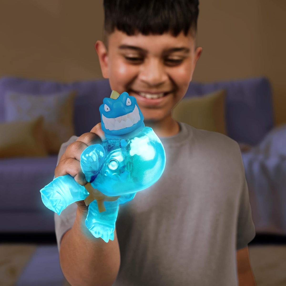 Goo JIT Zu Hero Creator Tyro 3 Rellenos únicos de Goo Mezcla, Llena y CREA tu Propia Brilla en la Oscuridad Figura Elástica para Niños Muñeco Estirable Original Bandai