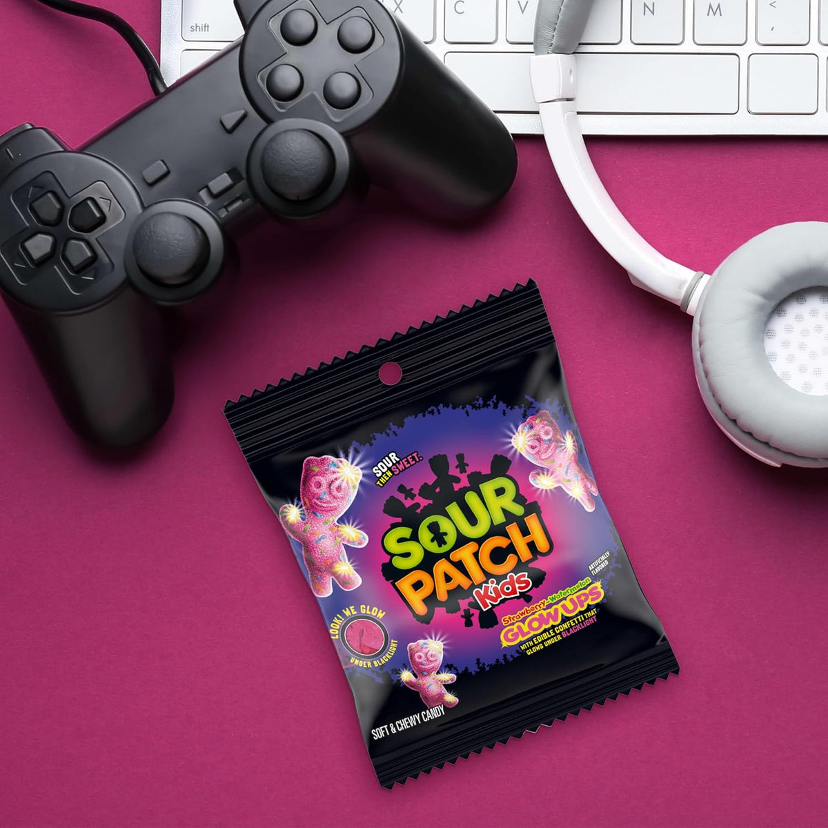 Sour Patch Kids Glow Ups Fresa Sand?a X 12 | Brilla Bajo la Luz Negra