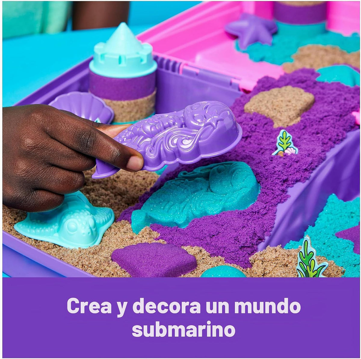 Kinetic Sand, Set Palacio de la Sirena, 934 g de Arena Que Brilla (Morado, Turquesa y Arena de Playa), arenero Plegable Reutilizable y Herramientas, Juguetes sensoriales para niños a Partir de 3 años