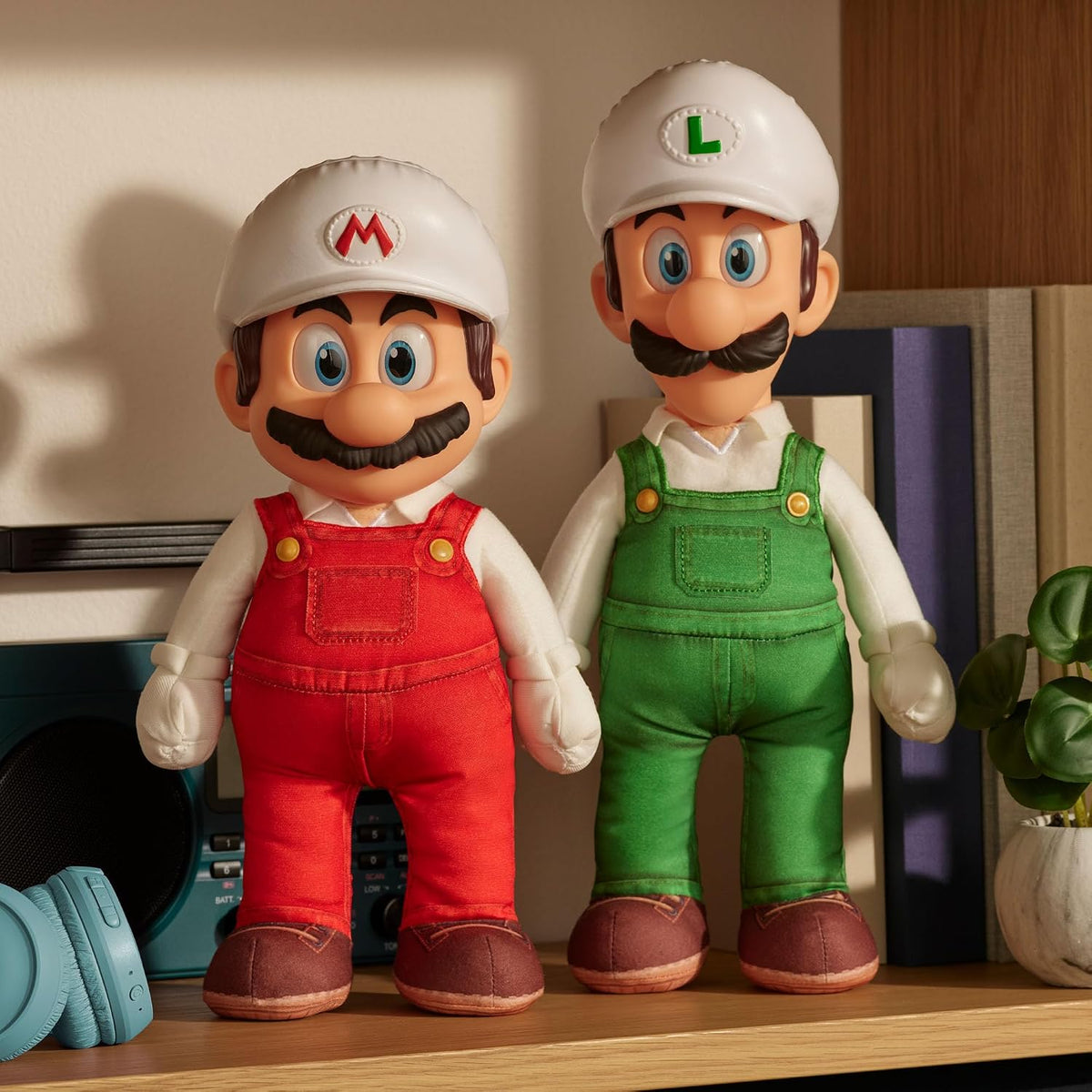 Jakks Pacific Super Mario Galaxy Movie Peluche Fire Mario Articulable 14 Pulgadas con Ojos Acrílicos, Edición Coleccionable, +3 Años
