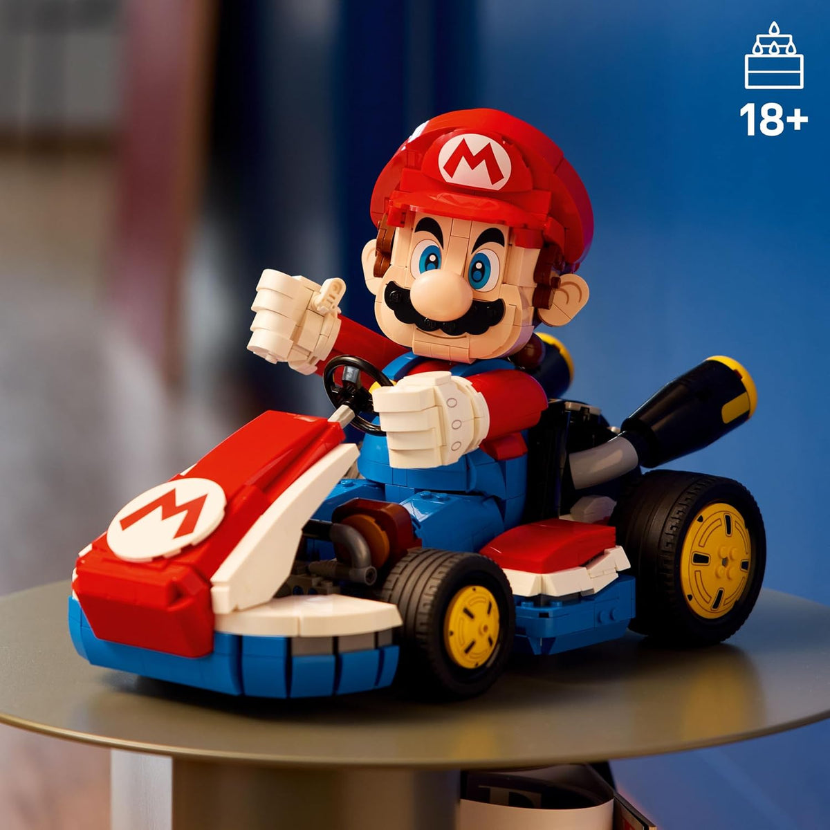 LEGO Super Mario : Mario Kart : Mario y Kart estándar Regalo Coleccionable para Adultos, Figura para Construir Nintendo, Modelo de Exhibición del Icónico Vehículo para Fans 72037