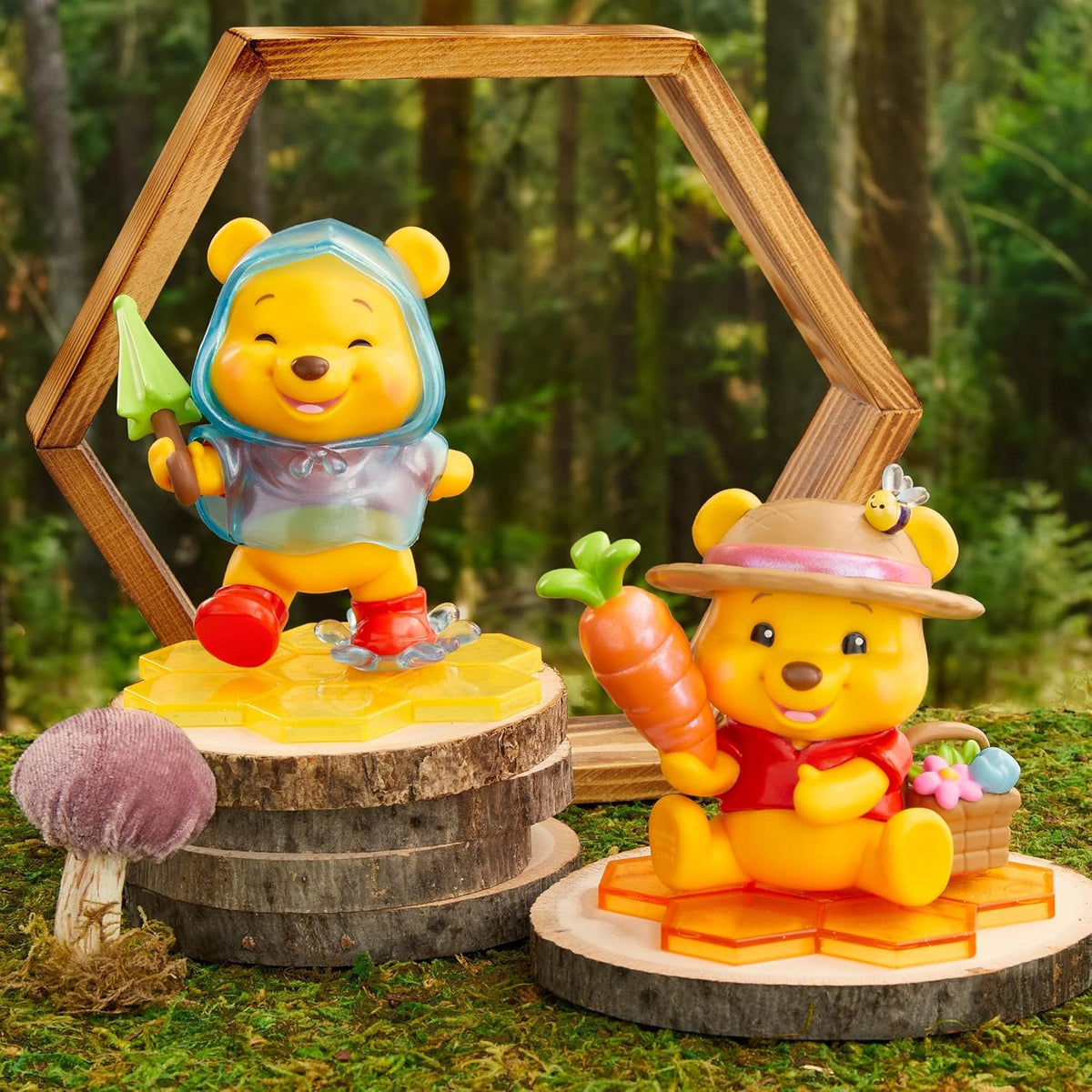 Disney Winnie The Pooh Happy Haul Hunny Crew Designer Figures, Figura Coleccionable Sorpresa en Caja misteriosa con Acabados Brillantes, 10 cm de Alto, edición Limitada, para Mayores de 8 años