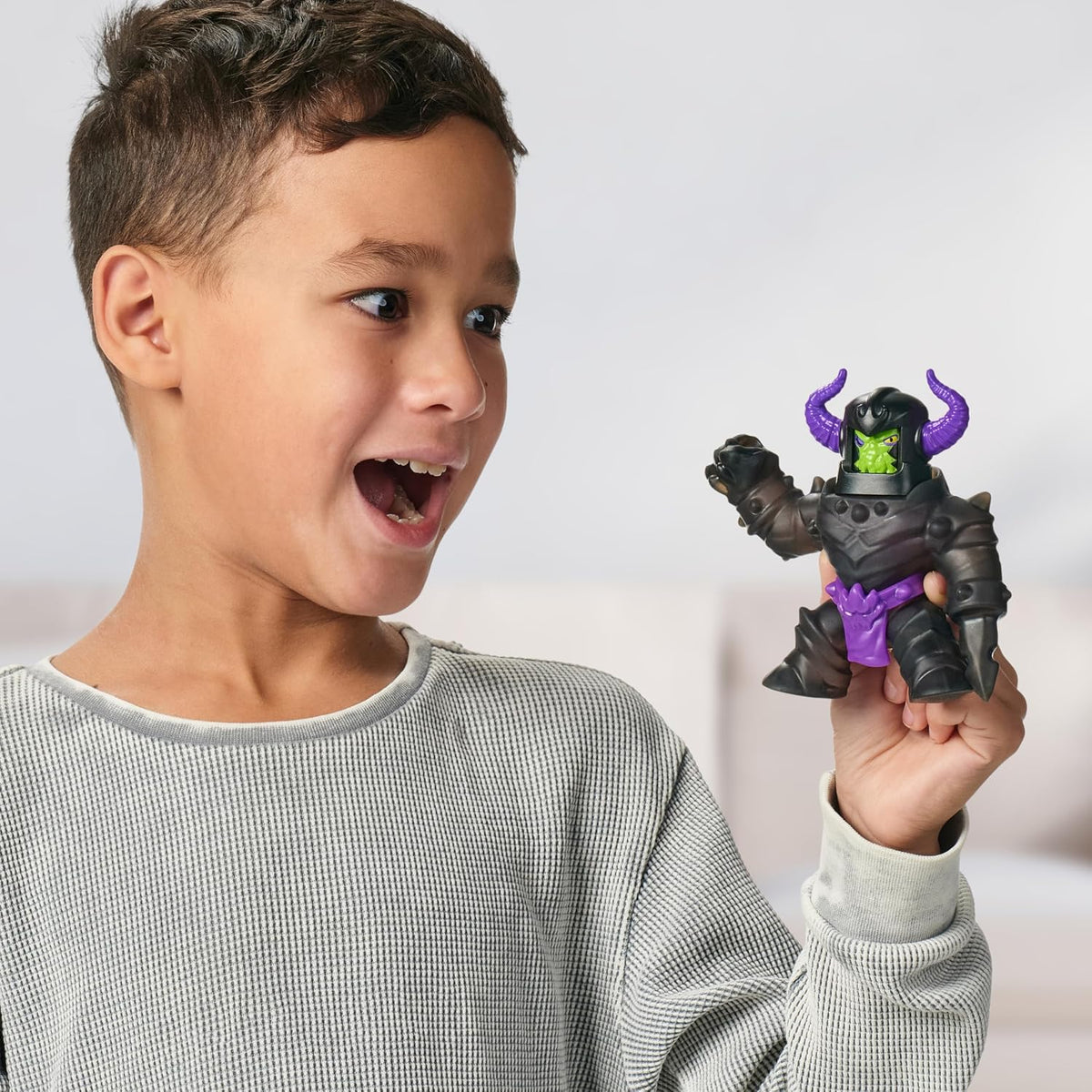 Goo JIT Zu Orbitox de Caballero Negro Ultra Raro Daño de Batalla Stretch Strikers Hero Pack Figura de acción Estirable Juguete Elástico para Niños Original de Bandai
