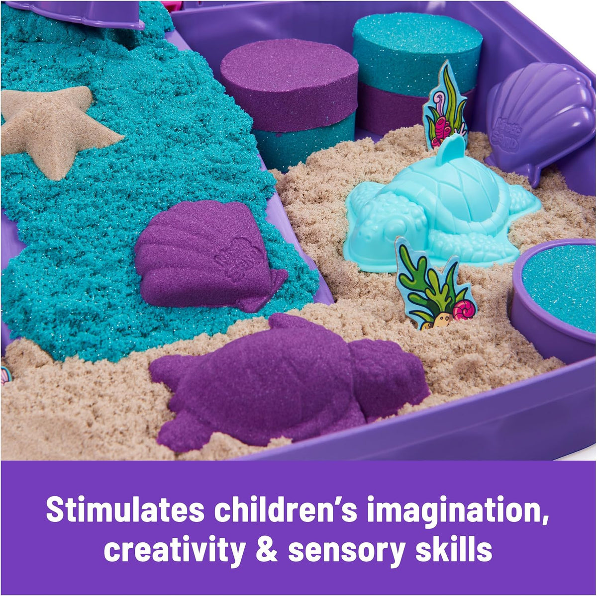 Kinetic Sand, Set Palacio de la Sirena, 934 g de Arena Que Brilla (Morado, Turquesa y Arena de Playa), arenero Plegable Reutilizable y Herramientas, Juguetes sensoriales para niños a Partir de 3 años